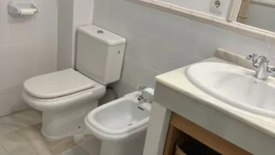 Dúplex en alquiler en Plaza del Cristo de Burgos, Santa Catalina (Distrito Casco Antiguo. Sevilla Capital) de 1.100 €<span>/mes</span>