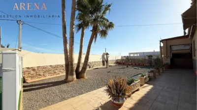Chalet on Calle Estanco Viejo photo 12