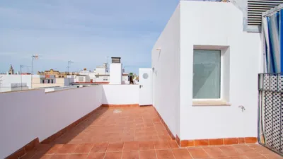 Piso en venta en Calle Arroyo, cerca de Calle de la Virgen de Gracia y Esperanza, San Roque-La Calzada (Distrito Nervión. Sevilla Capital) de 390.000 €