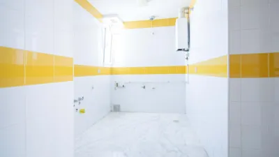 Piso en venta en Calle Arroyo, cerca de Calle de la Virgen de Gracia y Esperanza, San Roque-La Calzada (Distrito Nervión. Sevilla Capital) de 390.000 €