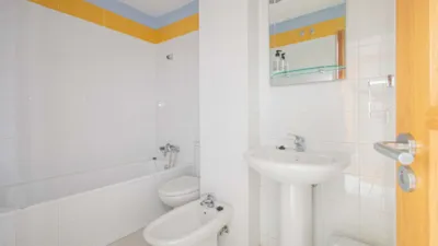 Piso en venta en Calle Arroyo, cerca de Calle de la Virgen de Gracia y Esperanza, San Roque-La Calzada (Distrito Nervión. Sevilla Capital) de 390.000 €