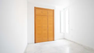 Piso en venta en Calle Arroyo, cerca de Calle de la Virgen de Gracia y Esperanza, San Roque-La Calzada (Distrito Nervión. Sevilla Capital) de 390.000 €