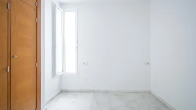 Piso en venta en Calle Arroyo, cerca de Calle de la Virgen de Gracia y Esperanza, San Roque-La Calzada (Distrito Nervión. Sevilla Capital) de 390.000 €