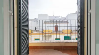 Piso en venta en Calle Arroyo, cerca de Calle de la Virgen de Gracia y Esperanza, San Roque-La Calzada (Distrito Nervión. Sevilla Capital) de 390.000 €