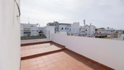 Piso en venta en Calle Arroyo, cerca de Calle de la Virgen de Gracia y Esperanza, San Roque-La Calzada (Distrito Nervión. Sevilla Capital) de 390.000 €