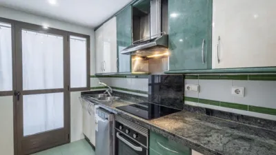 Piso en venta en Calle Pdta Jose Fernandez Mtnez, Número 6, Los Periodistas-Parque Almunia-Albayda (Granada Capital) de 379.000 €