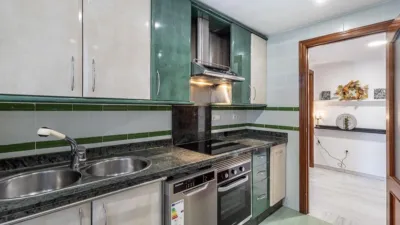 Piso en venta en Calle Pdta Jose Fernandez Mtnez, Número 6, Los Periodistas-Parque Almunia-Albayda (Granada Capital) de 379.000 €