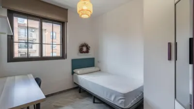 Piso en venta en Calle Pdta Jose Fernandez Mtnez, Número 6, Los Periodistas-Parque Almunia-Albayda (Granada Capital) de 379.000 €