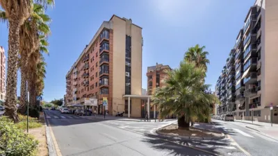 Piso en venta en Calle Pdta Jose Fernandez Mtnez, Número 6, Los Periodistas-Parque Almunia-Albayda (Granada Capital) de 379.000 €
