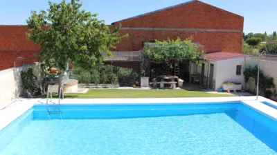 Chalet en venta en Calle Cañada Arboleda, Número 15, Laguna de Duero de 220.000 €