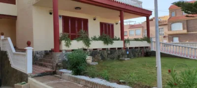 Chalet on Calle de José Ojeda photo 31