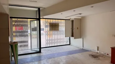 Local comercial en venta en Calle del Poeta Paco Aquino, 57 - Más