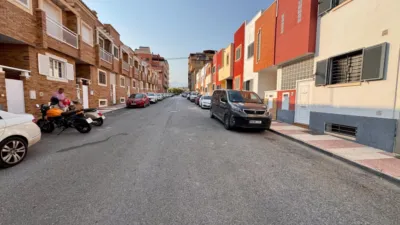 Terraced house on Calle de los Germanos photo 2