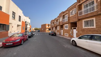 Terraced house on Calle de los Germanos photo 3