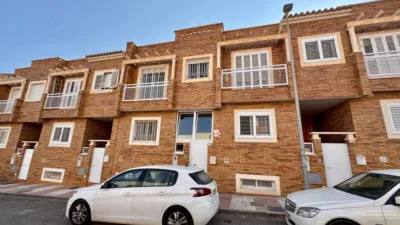Terraced house on Calle de los Germanos photo 4