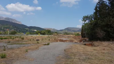 Terreno en alquiler en La Flora, Olesa de Montserrat de 2.500 €<span>/mes</span>