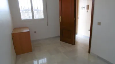 Piso en alquiler en Calle de la Raya Real, Zona Avenida de Juan Diego (Bormujos) de 750 €<span>/mes</span>