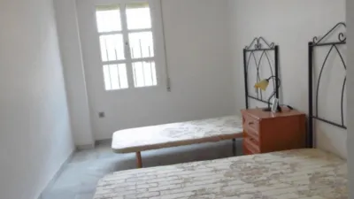 Piso en alquiler en Calle de la Raya Real, Zona Avenida de Juan Diego (Bormujos) de 750 €<span>/mes</span>