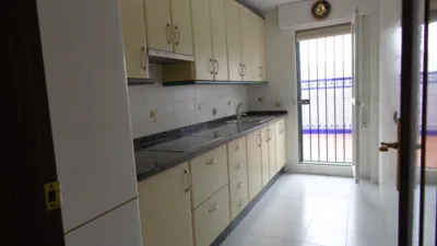 Piso en alquiler en Calle de la Raya Real, Zona Avenida de Juan Diego (Bormujos) de 750 €<span>/mes</span>
