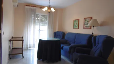 Piso en alquiler en Calle de la Raya Real, Zona Avenida de Juan Diego (Bormujos) de 750 €<span>/mes</span>