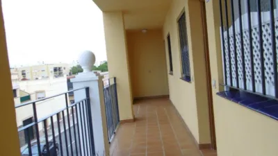 Piso en alquiler en Calle de la Raya Real, Zona Avenida de Juan Diego (Bormujos) de 750 €<span>/mes</span>