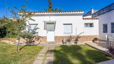 Chalet on Calle de la Virgen del Rocío photo 6