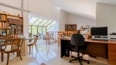 Chalet on Avinguda de Camp de Morvedre photo 2