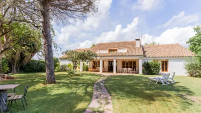 Chalet on Avinguda de Camp de Morvedre photo 62