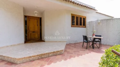 Chalet on Avinguda de Camp de Morvedre photo 82