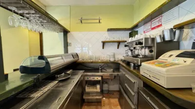 Local comercial en venta en Calle de Menéndez Pelayo, 6, Los Corrales de Buelna de 112.000 €