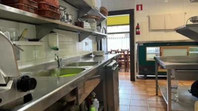 Local comercial en venta en Calle de Menéndez Pelayo, 6, Los Corrales de Buelna de 112.000 €