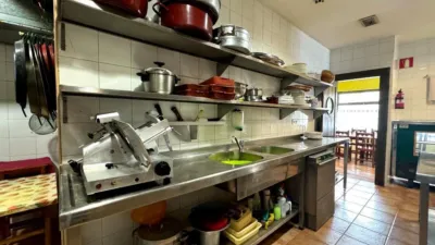Local comercial en venta en Calle de Menéndez Pelayo, 6, Los Corrales de Buelna de 112.000 €