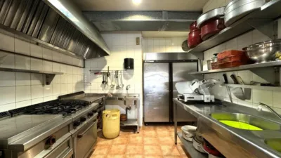 Local comercial en venta en Calle de Menéndez Pelayo, 6, Los Corrales de Buelna de 112.000 €