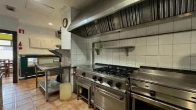 Local comercial en venta en Calle de Menéndez Pelayo, 6, Los Corrales de Buelna de 112.000 €