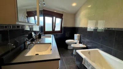Chalet en venta en Barrio de la Sovilla, 68, La Bárcena (San Felices de Buelna) de 395.000 €