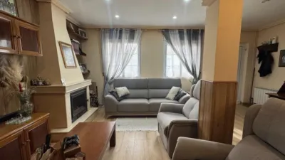 Casa en venta en Calle de Daoíz y Velarde, 17, Los Corrales de Buelna de 242.000 €