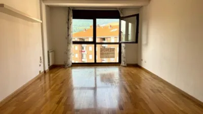 Piso en venta en Calle de la Paz, 7, Los Corrales de Buelna de 215.000 €