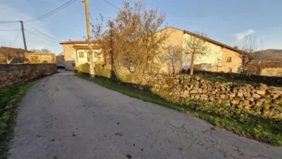 Casa en venta en Barrio de Bostronizo, 81, cerca de Carretera de San Juan Roicedo, Arenas de Iguña de 65.000 €