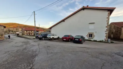 Casa en venta en Barrio de Bostronizo, 81, cerca de Carretera de San Juan Roicedo, Arenas de Iguña de 65.000 €