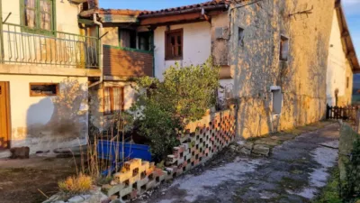 Casa en venta en Barrio de Bostronizo, 81, cerca de Carretera de San Juan Roicedo, Arenas de Iguña de 65.000 €