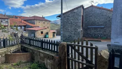 Casa en venta en Barrio de Bostronizo, 45, cerca de Carretera de San Juan Roicedo, Arenas de Iguña de 160.000 €