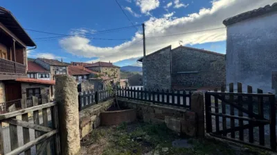 Casa en venta en Barrio de Bostronizo, 45, cerca de Carretera de San Juan Roicedo, Arenas de Iguña de 160.000 €