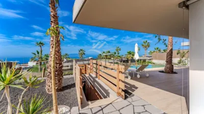 Chalet on Calle Josefina de La Torre photo 38