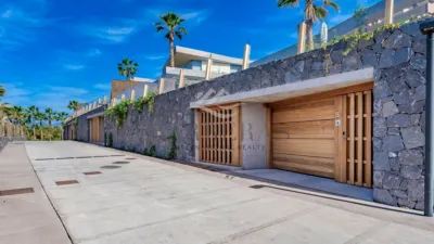 Chalet on Calle Josefina de La Torre photo 4