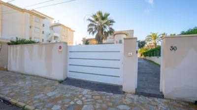 Villa on Carrer de les Violetes photo 2