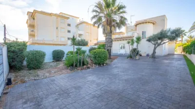 Villa on Carrer de les Violetes photo 3