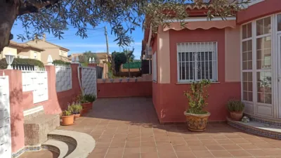 Chalet on Calle José Corbin Carbó photo 3