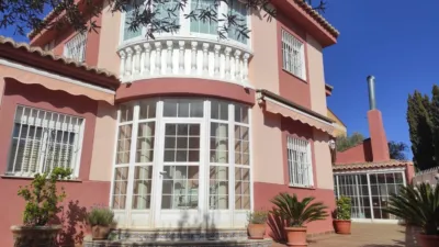 Chalet on Calle José Corbin Carbó photo 4