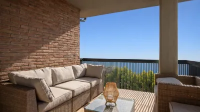 Penthouse on Carrer de la Indústria photo 3