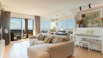 Penthouse on Carrer de la Indústria photo 2